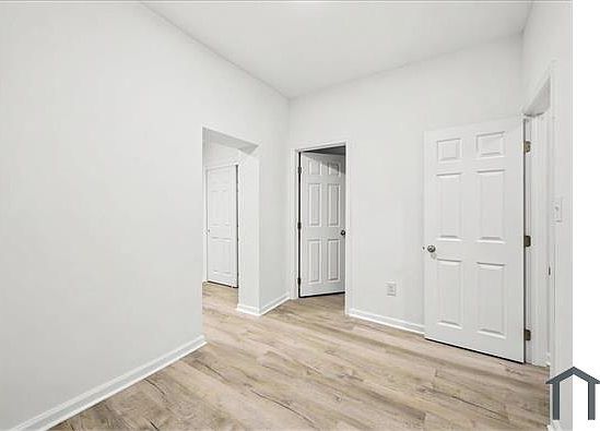 5th image of 2561 N Patton St
