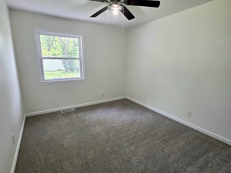 1223 Esterling Dr — Photo 10
