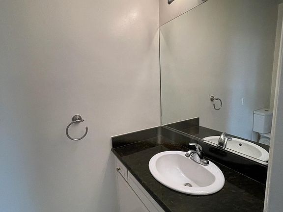 4th image of 1724 Montana Ave APT 2