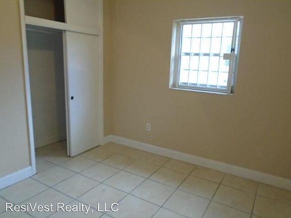 5th image of 10425 NW 10th Ave