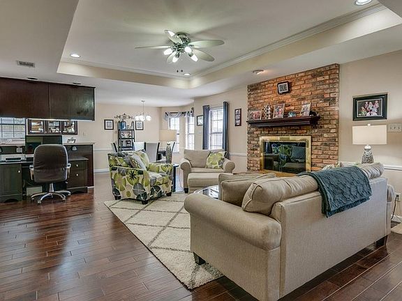 3rd image of 571 Bluebonnet Dr