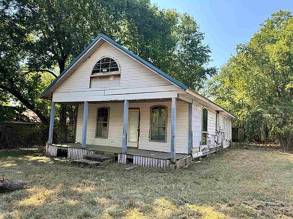 3rd image of 1100 Reeves Ave