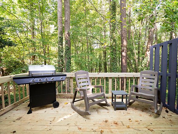 Beautiful wooded back yard & private deck.