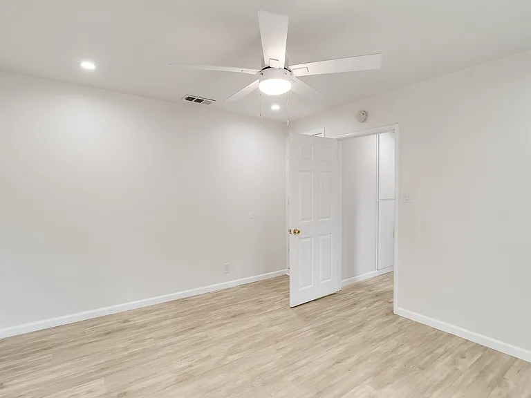 4060 Clayton Rd — Photo 27
