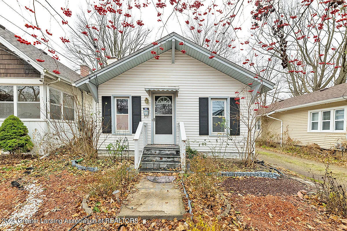 611 N Foster Ave photo 1
