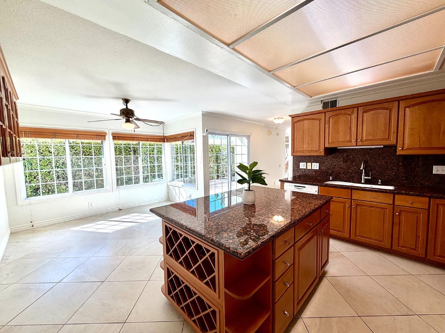 3 bed, 2.5 bath, 1926 sqft, $4,600 — Photo 3