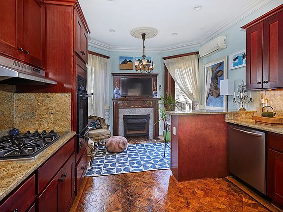 4th image of 191 Mac Donough St