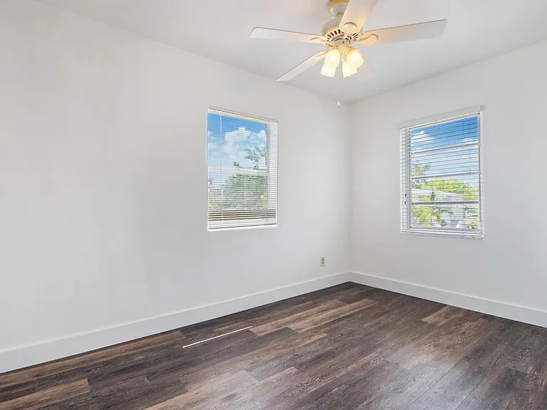 2350 SW 26th Ln — Photo 10