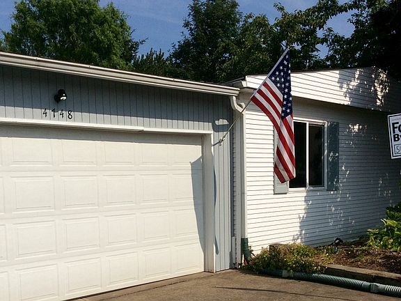 Double garage w/opener