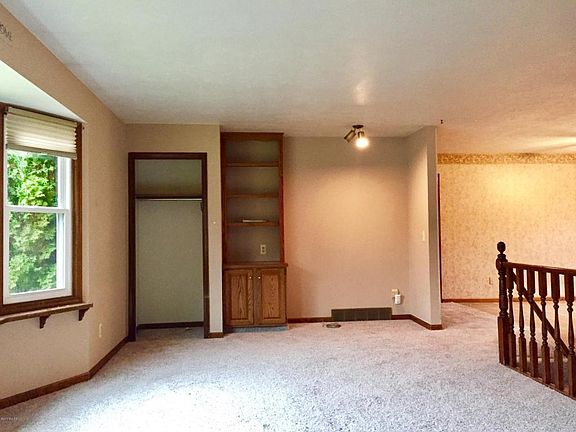 4th image of 5895 S Parkway Ave SE