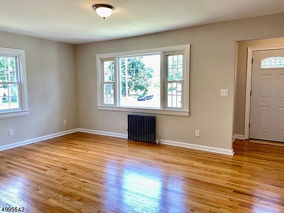 3rd image of 136-138 Vernon Ave