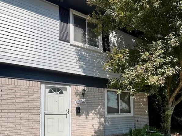 41262 N Woodbury Green Dr, Belleville, MI 48111