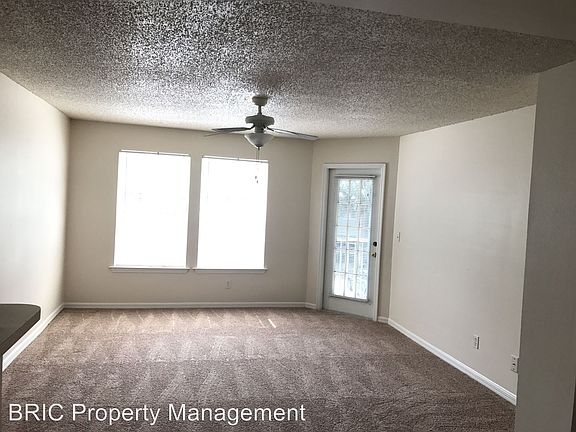 4th image of 6142 Westgate Dr APT 202