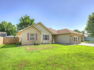 1422 W Macon Street, Carthage, MO 64836