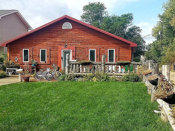 3rd image of 214 McDonald Ave