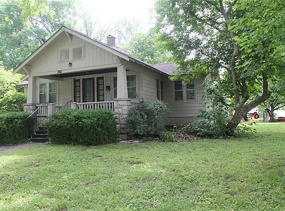 4th image of 1921 S Hedges Ave