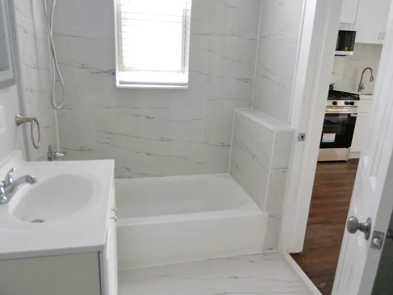 56 Hobart Pl #5 — Photo 4
