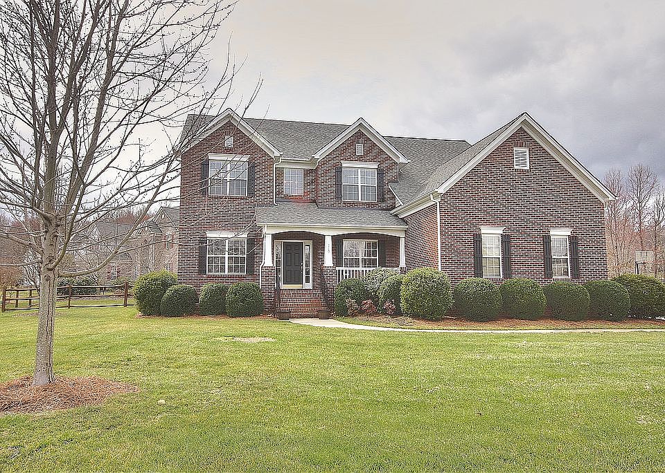 1st image of 210 Castles Gate Dr