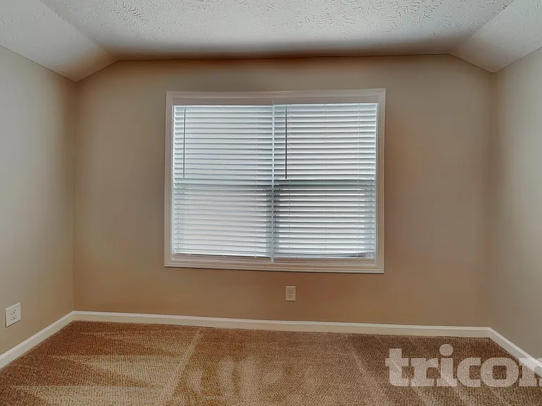 549 Medallion Cir — Photo 9