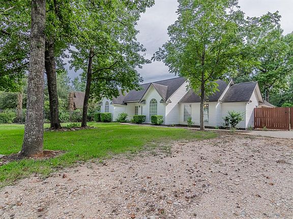 3rd image of 12711 Woodcreek Dr