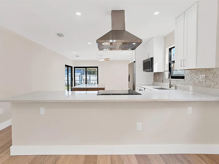 391 NW 58th Ave — Photo 2