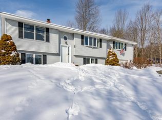 7 Oxford Rd, Hebron, ME 04238