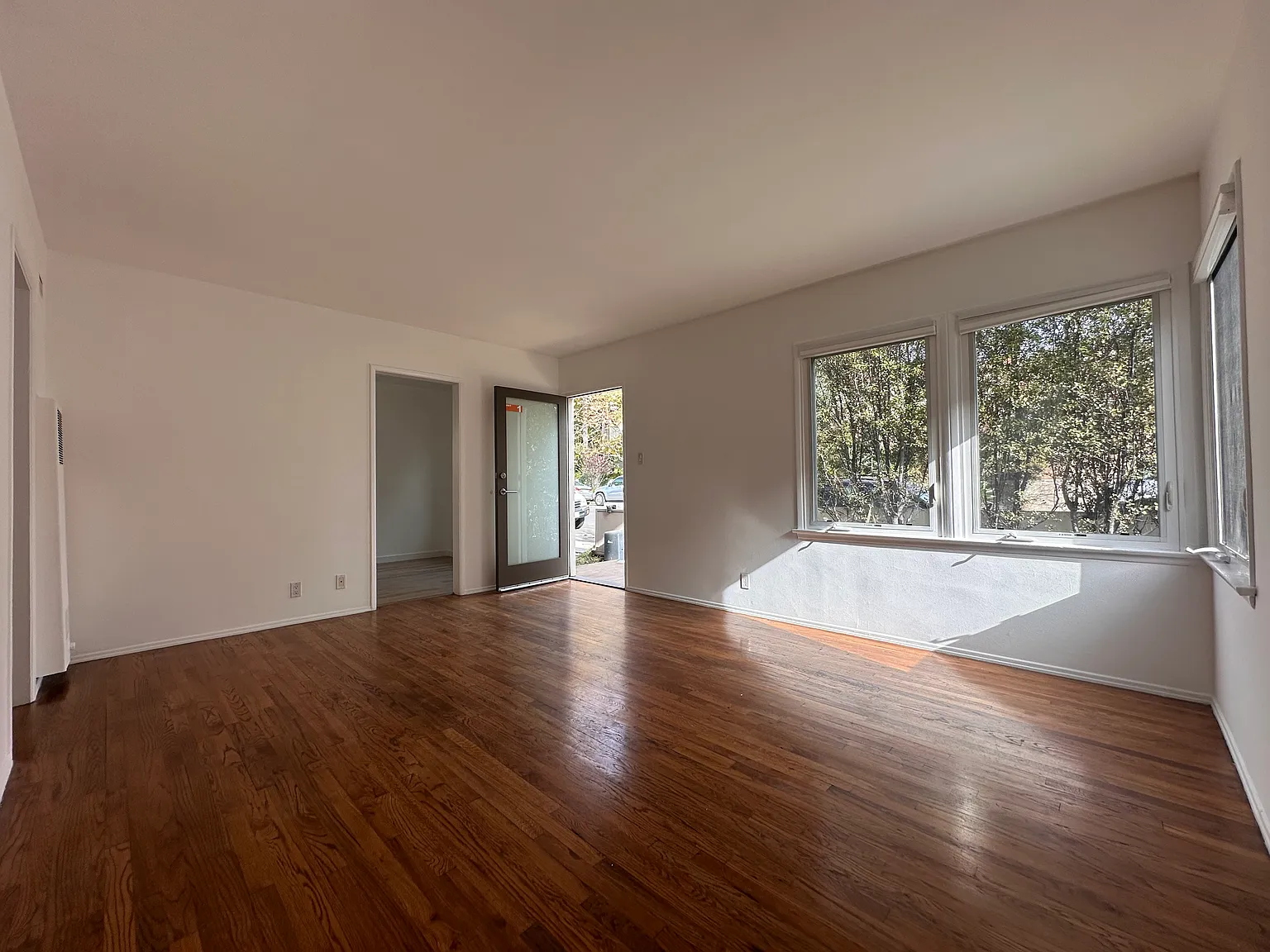 1 bed, 650 sqft, $3,450 — Photo 3