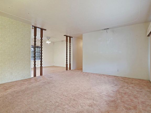 3rd image of 1012 Woodrow St