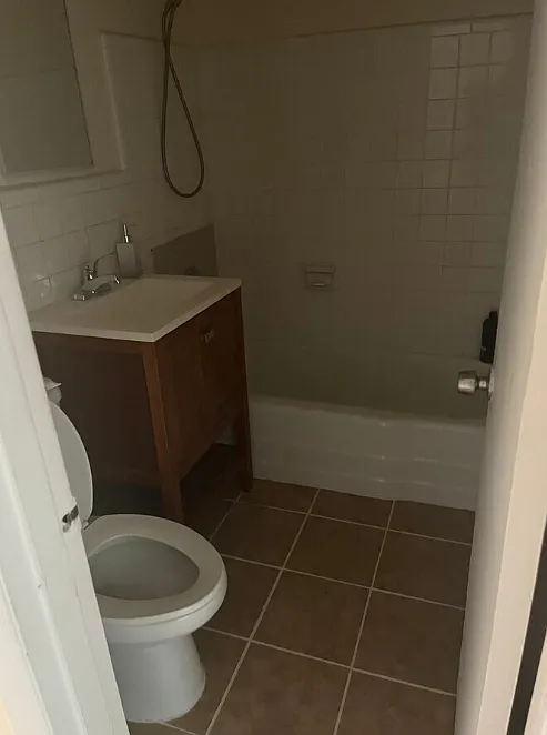 Alhambra Apartments — Photo 2
