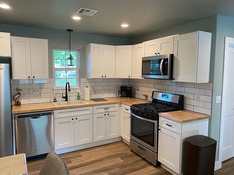 710 N E St — Photo 5
