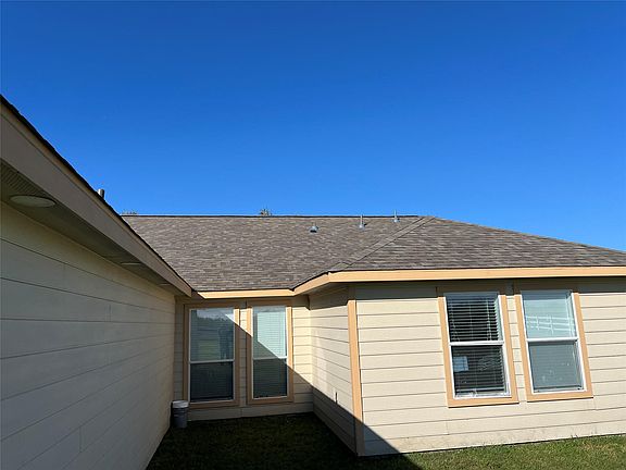 3rd image of 17118 Lake Ridge Cir
