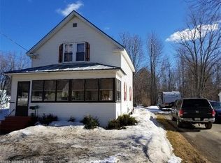 11 Rowe St, Newport, ME 04953