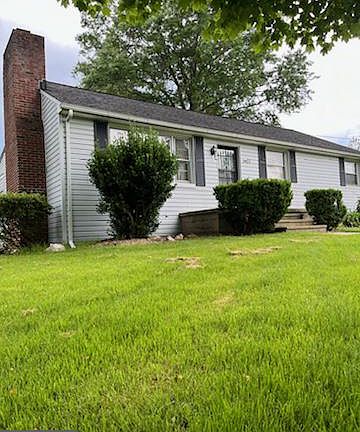 2nd image of 2921 Grafton Ln