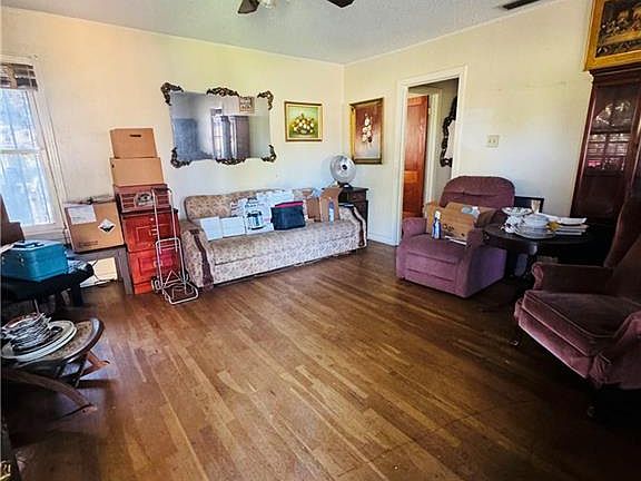 3rd image of 1105 Sycamore Ave