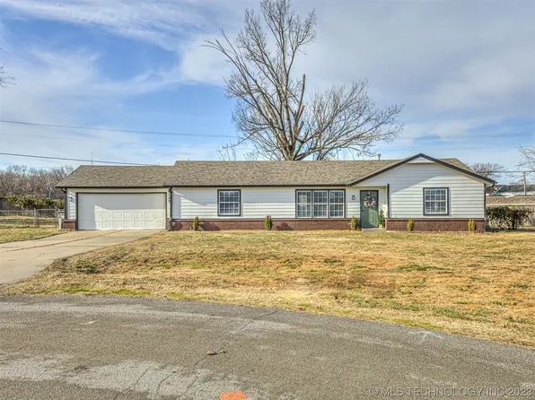 9125 S Holliday Dr, Claremore, OK 74019