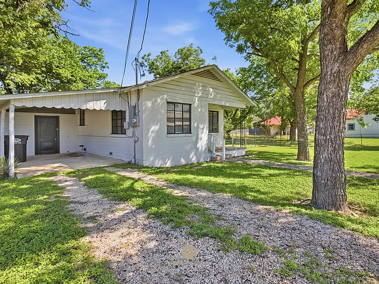 705 Florence St — Photo 3
