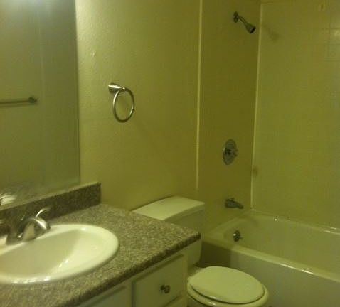 5th image of 1324 G St APT 09