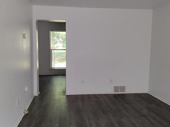 2nd image of 572 Villa Dr