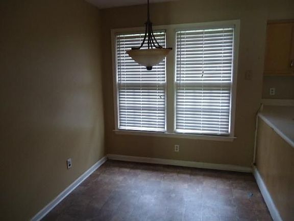 5th image of 174 Beaverwood Ct