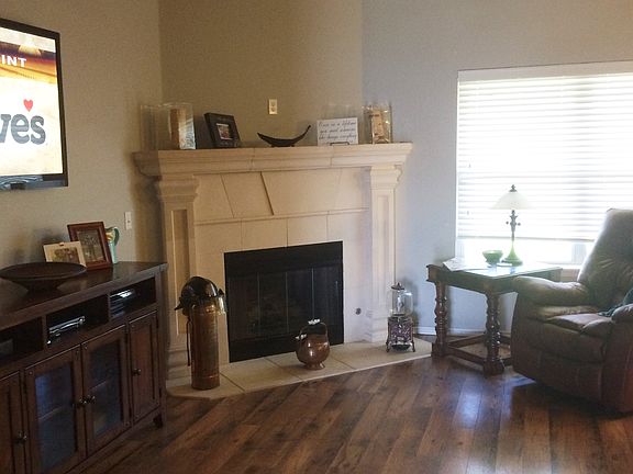3rd image of 504 Manhattan Dr