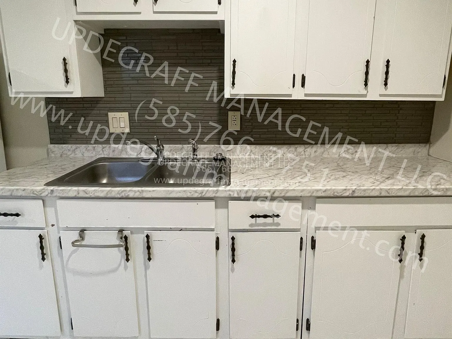 521 Oxford Street — Photo 4