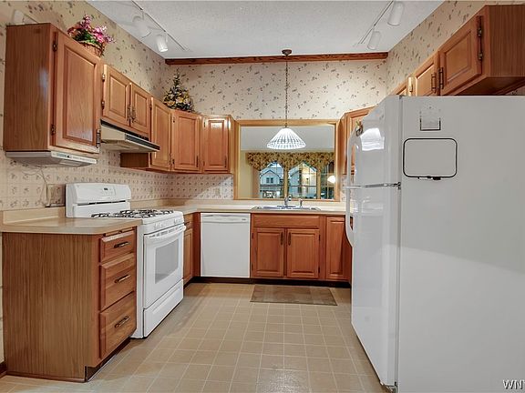 3rd image of 8355 Cobblestone Ct