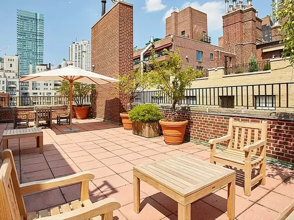 14 Sutton Place South image 10 of 12