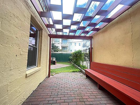 3rd image of 499 Willoughby Ave Floor 1