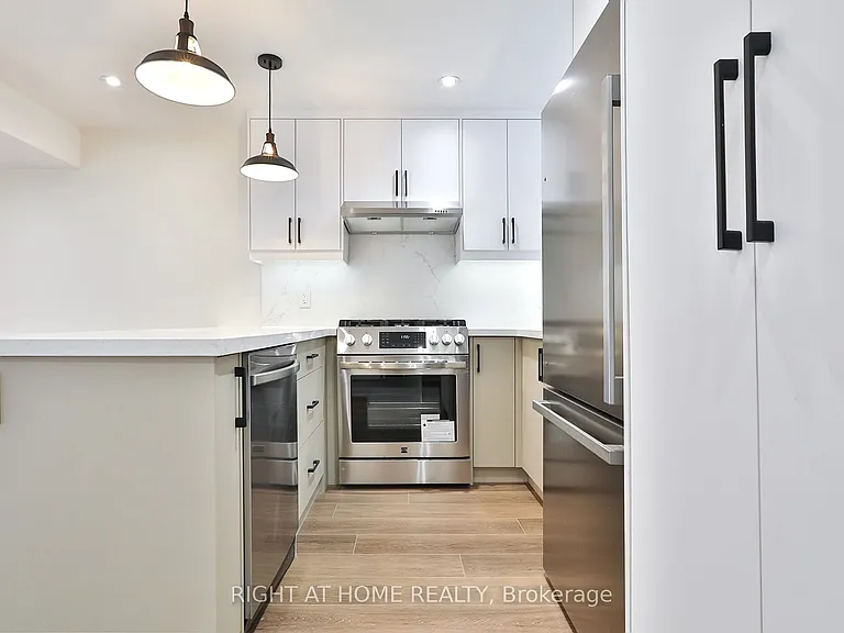 39 15th St #4 — Photo 7