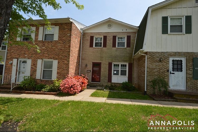 1st image of 90 Dewey Dr