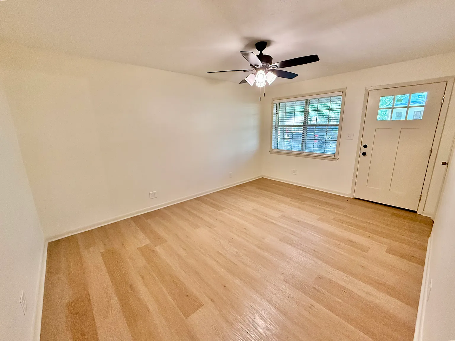 3 bed, 1045 sqft, $1,650 — Photo 4
