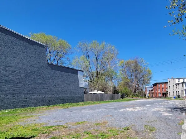 1154 & 1156 Derry St, Harrisburg, PA 17104