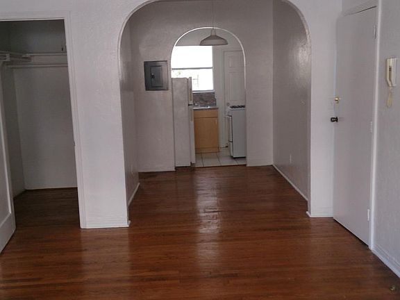 4th image of 1016 8th St #11