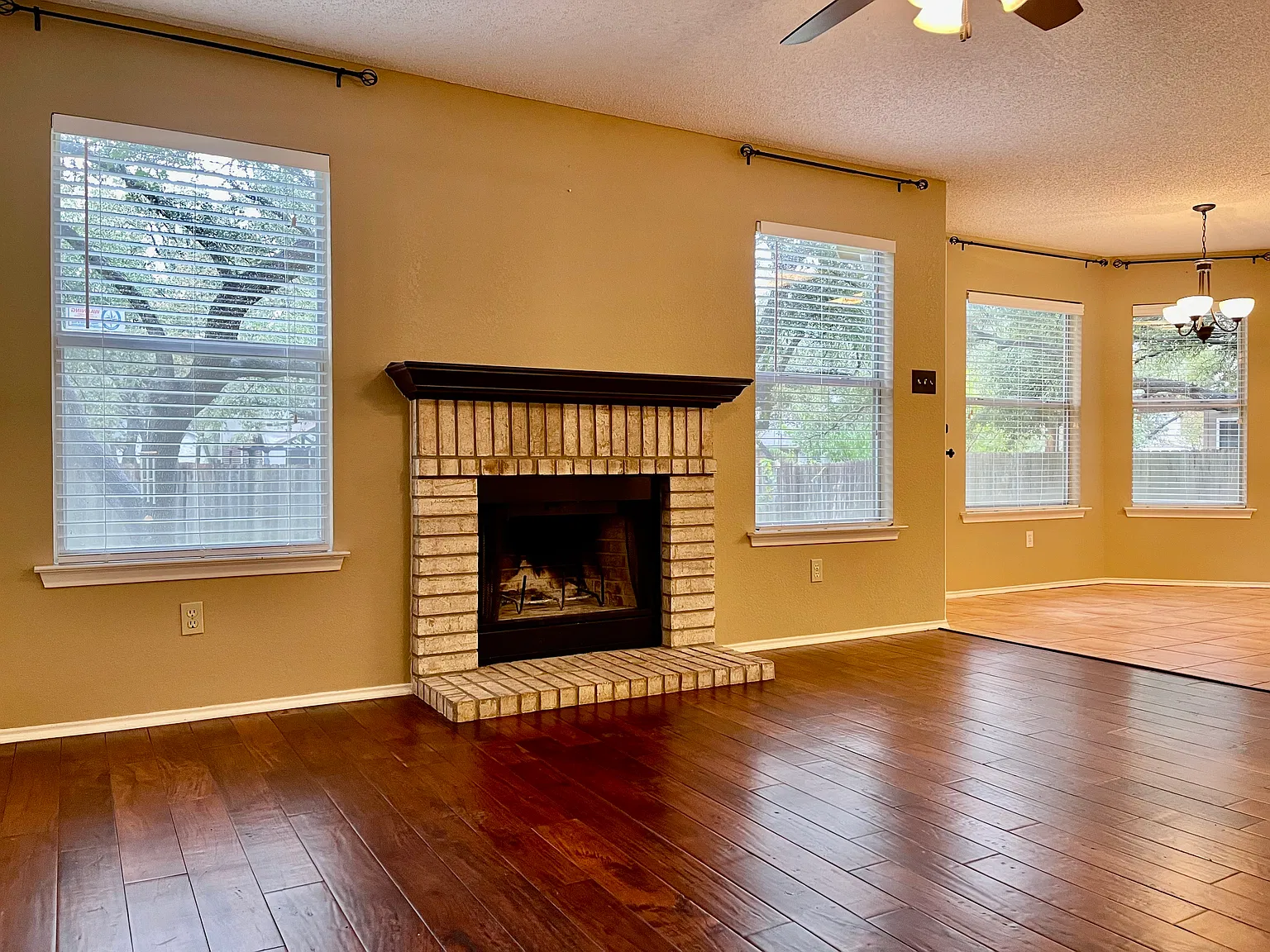 3 bed, 2.5 bath, 1861 sqft, $1,850 — Photo 3